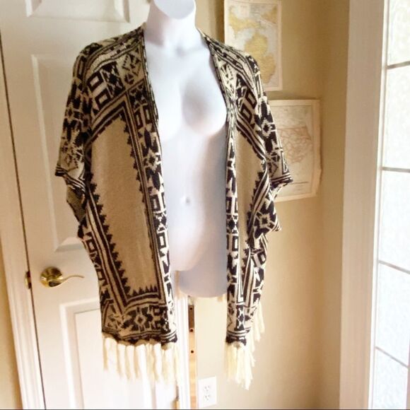 Flying Tomato Western Boho Poncho Sweater with Fringe Size Small/Medium - Picture 5 of 12